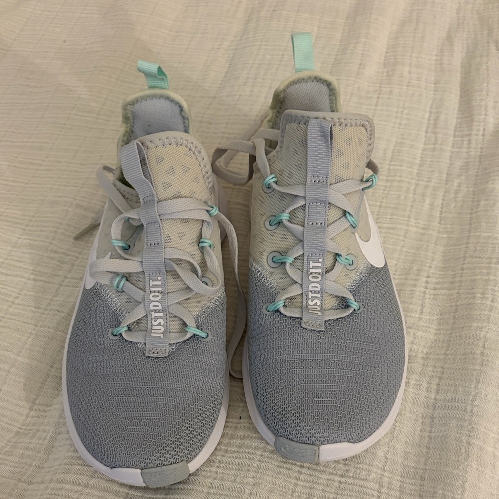 Nike Free TR 8 Women's Training Shoes
Gray White Running Sneakers